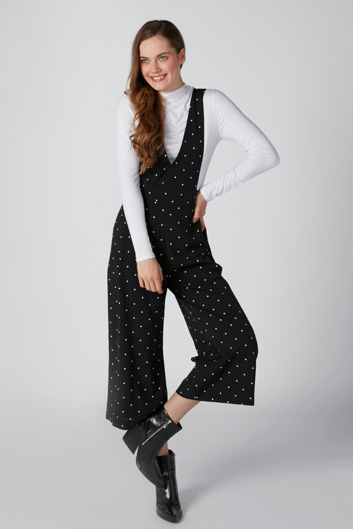 Polka Dot Printed Sleeveless Jumpsuit with V-neck