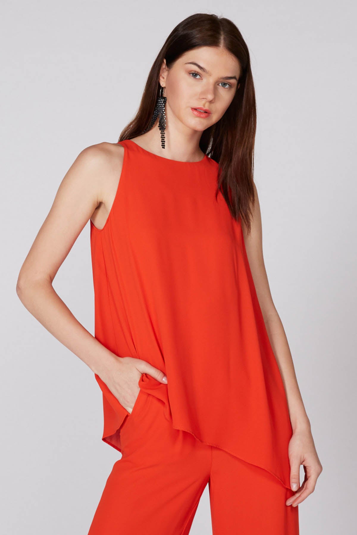 Sleeveless Layered Jumpsuit with Key Hole Closure