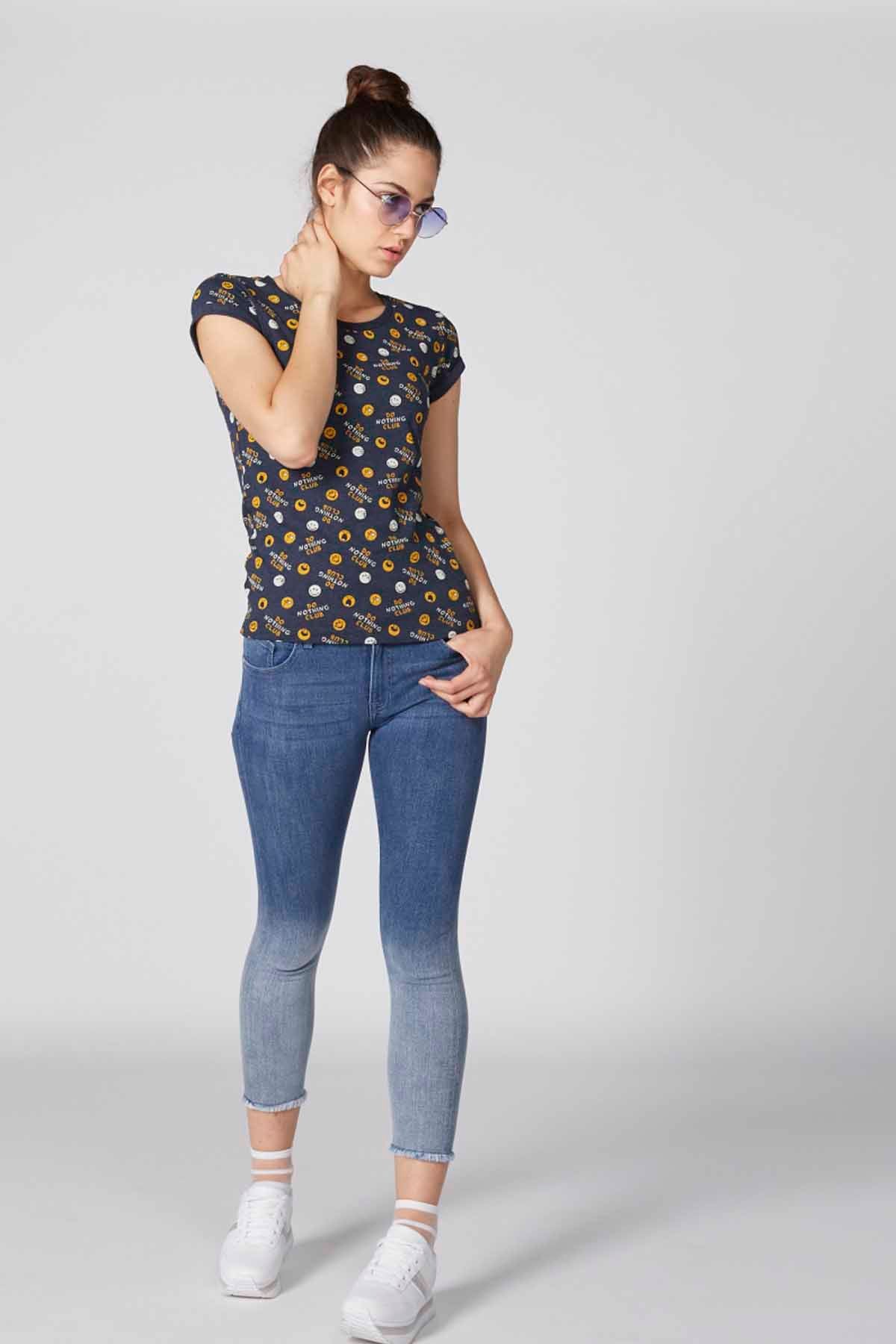 Cropped Jeans with Button Closure and Pocket Detail