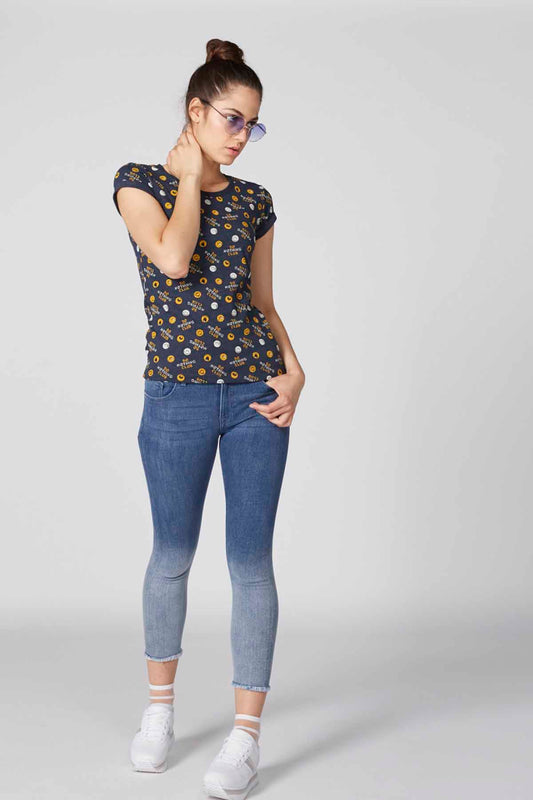 Cropped Jeans with Button Closure and Pocket Detail
