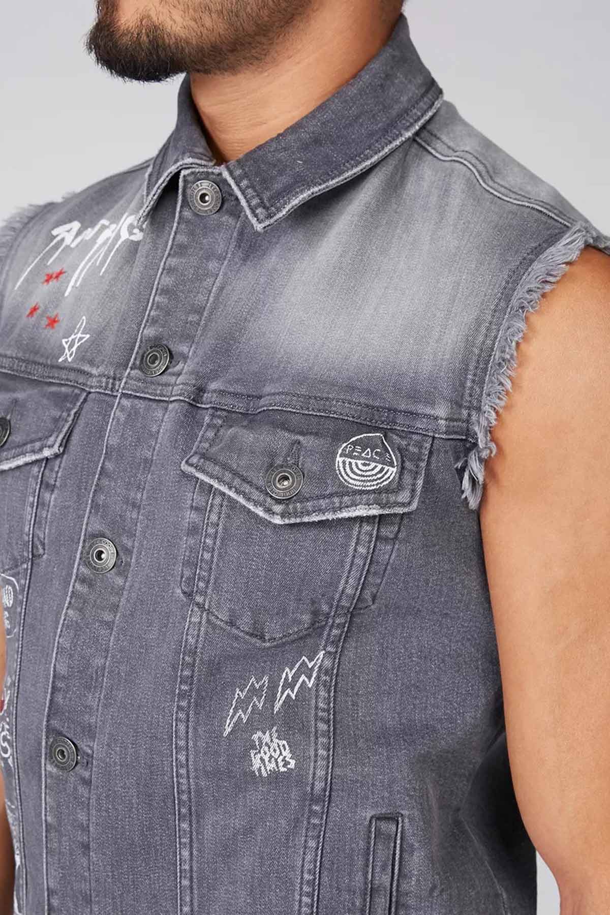 Printed Sleeveless Trucker Jacket with Flap Pockets