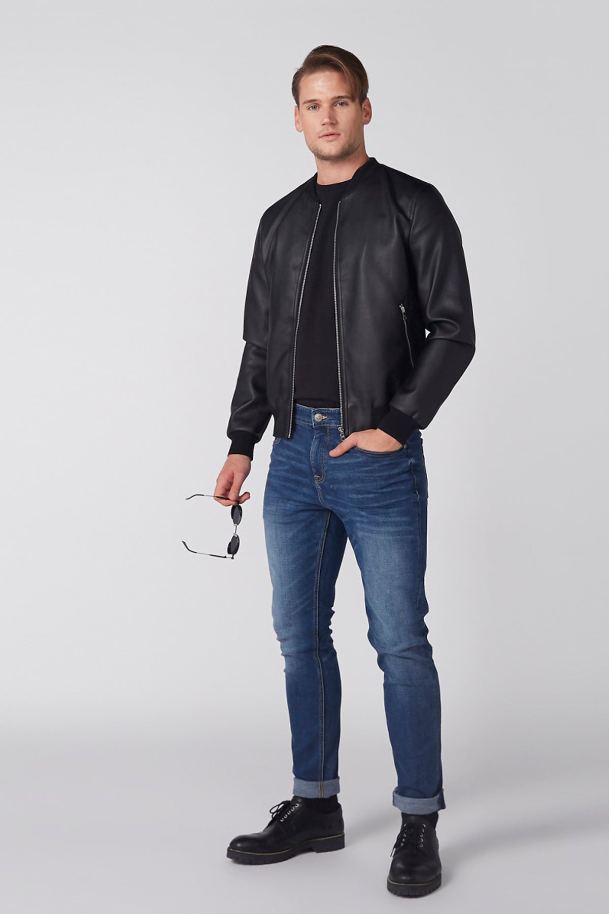 Long Sleeves Jacket and Zip Closure and Pocket Detail
