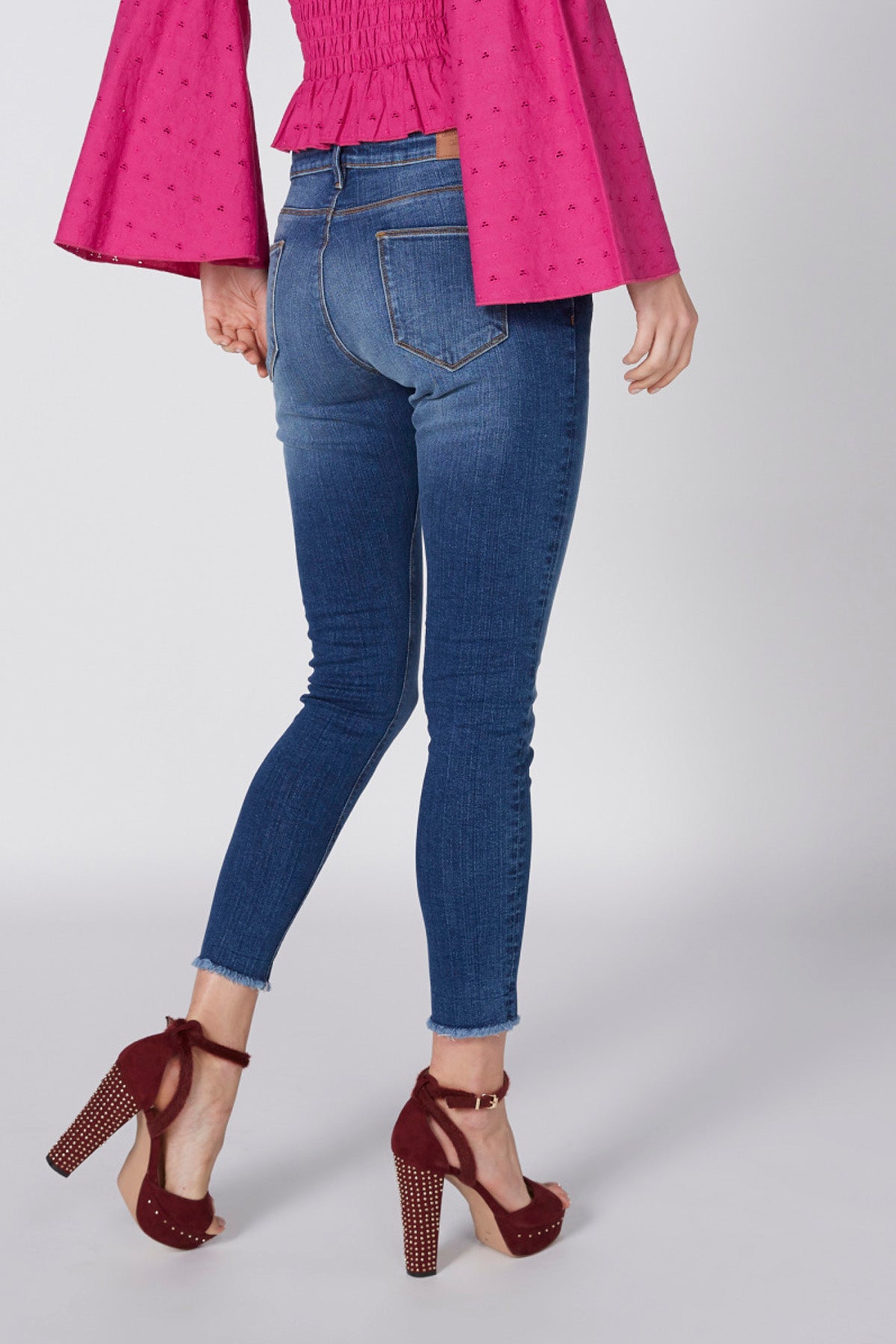 Cropped Jeans with Button Closure and Pocket Detail