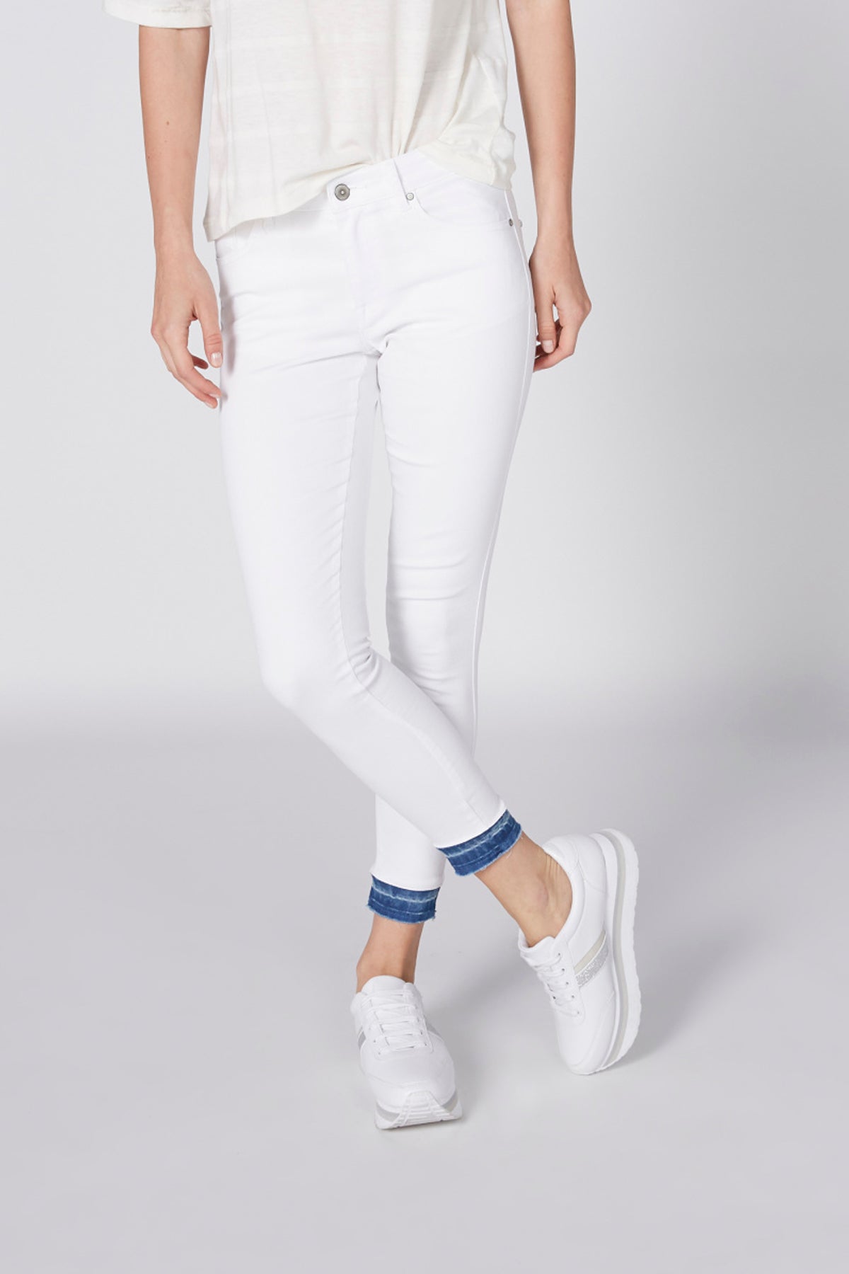 Pocket Detail Cropped Jeans with Contrasting Hem