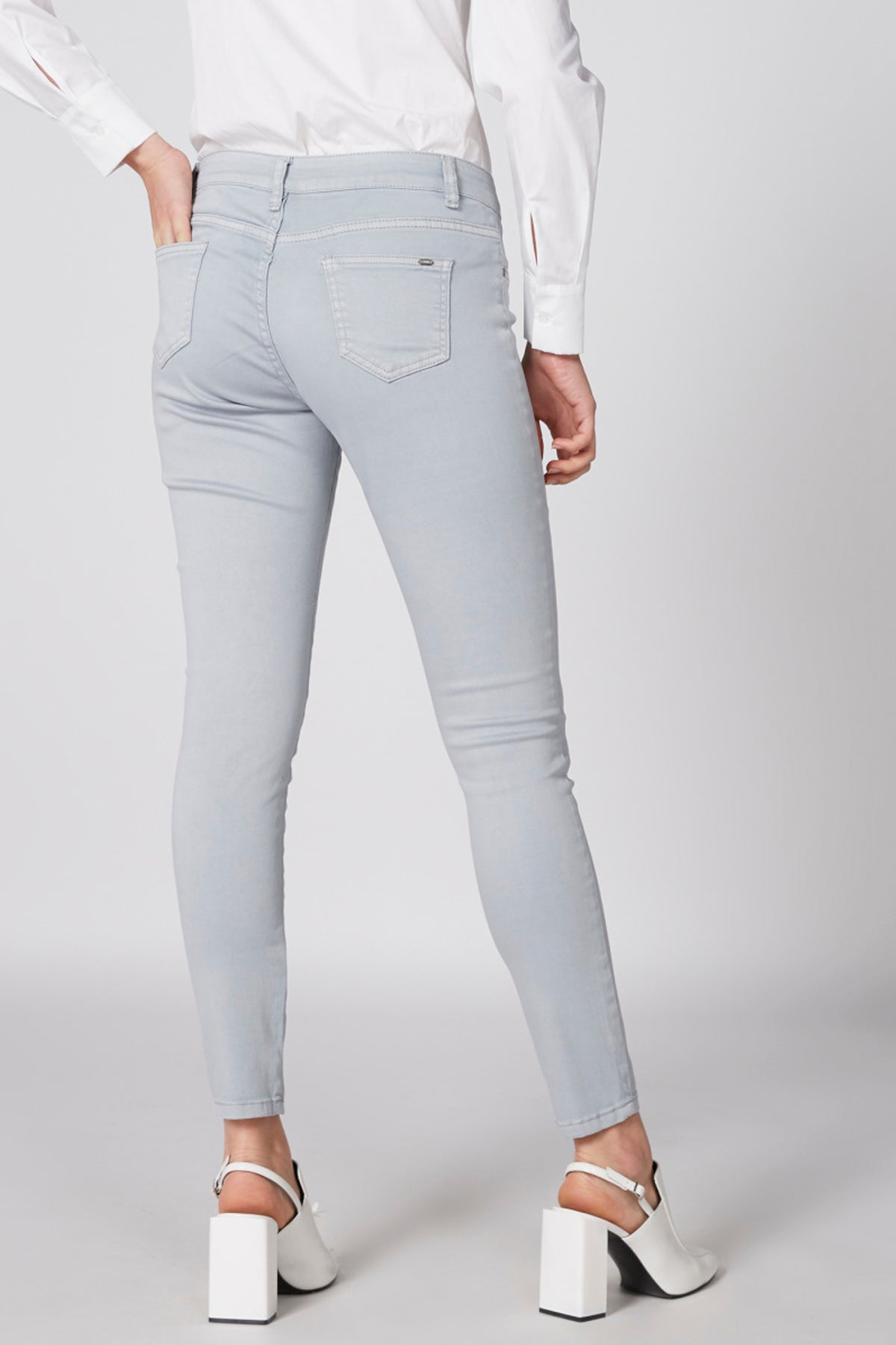 Full Length Jeans with Button Closure and Pocket Detail