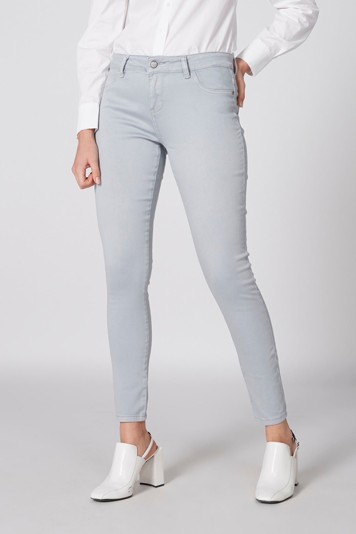 Full Length Jeans with Button Closure and Pocket Detail