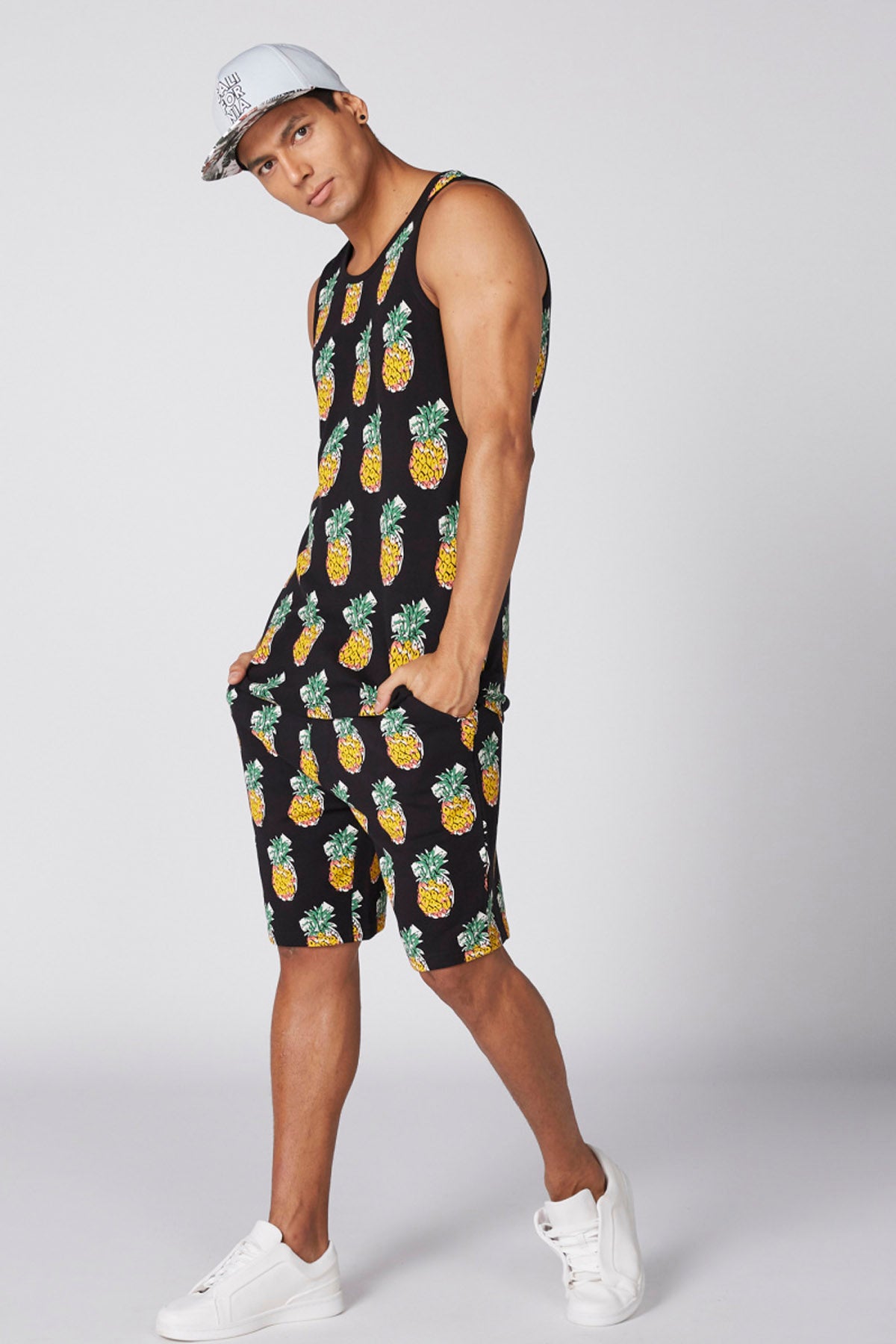 Printed Sleeveless T-Shirt with Round Neck