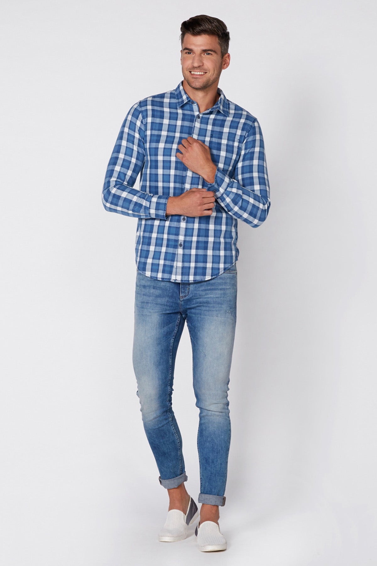 Full Length Jeans with Button Closure amd Pocket Detail