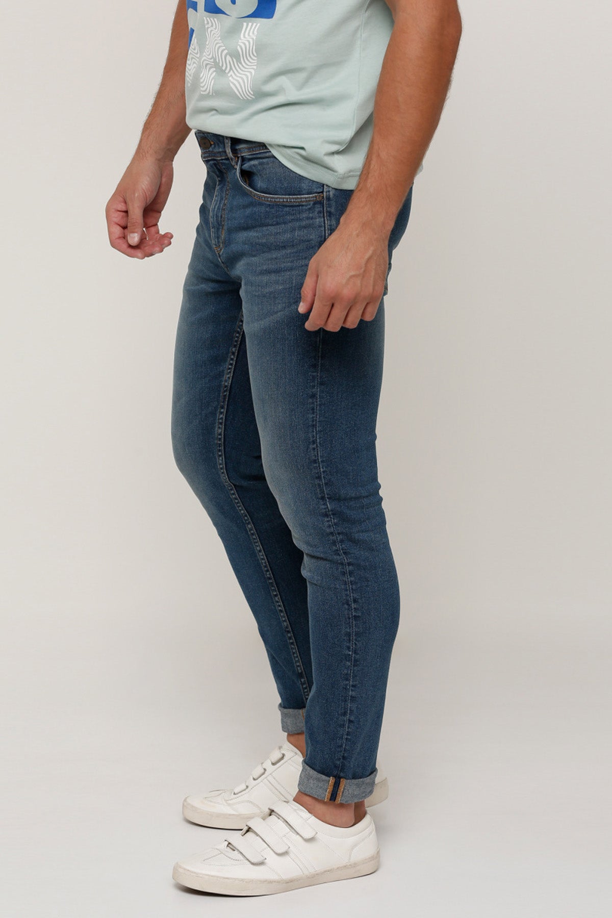 Full Length Jeans with Button Closure amd Pocket Detail