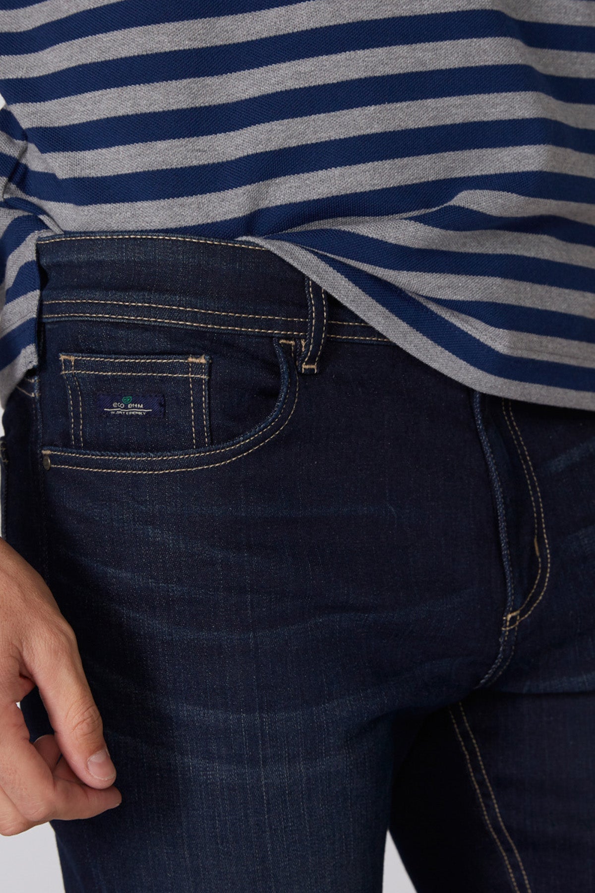 Full Length Jeans with Button Closure and Pocket Detail