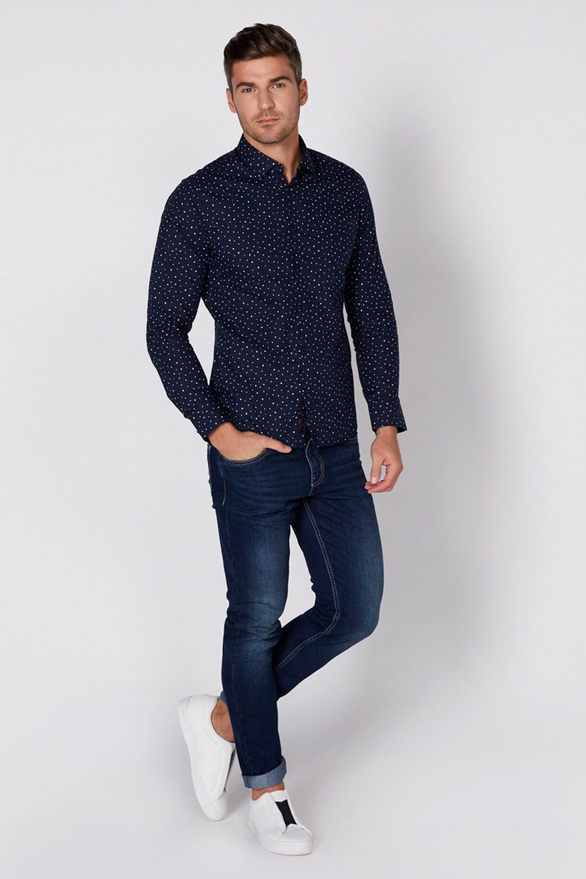Full Length Jeans with Button Closure and Pocket Detail
