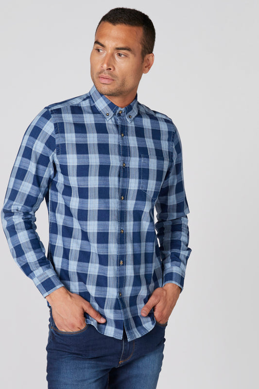 Chequered Shirt with Spread Collar and Long Sleeves