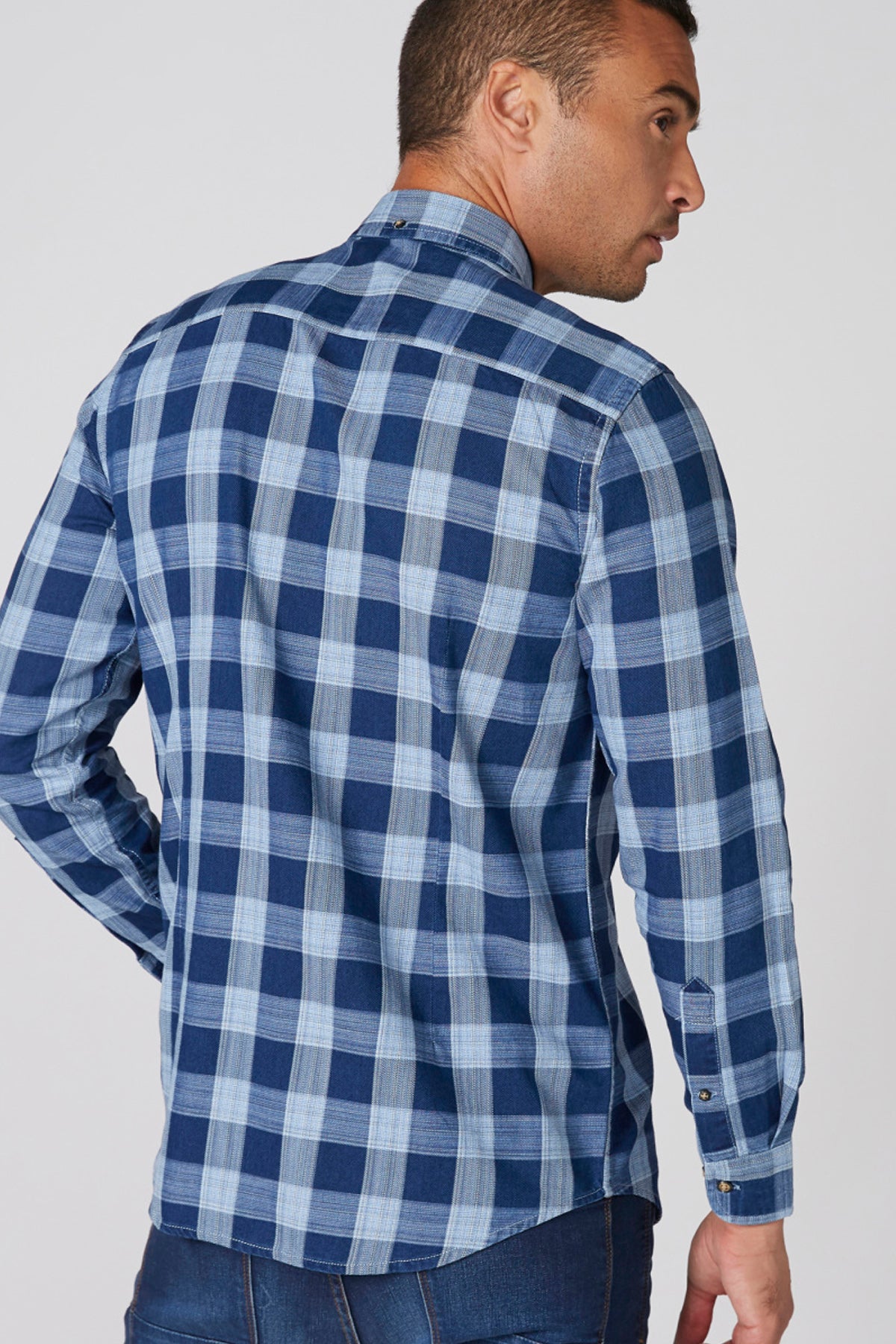 Chequered Shirt with Spread Collar and Long Sleeves