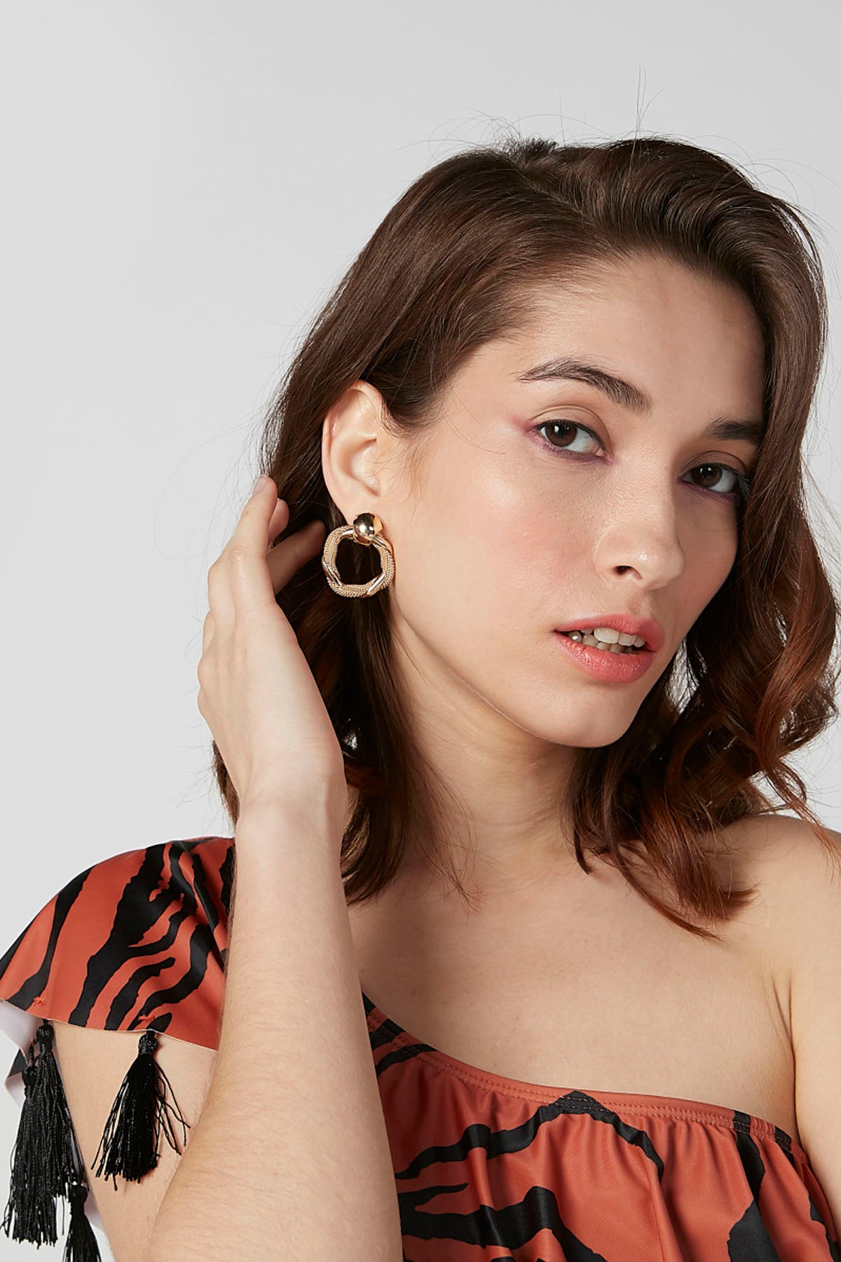 Embellished Dangling Earrings with Pushback Closure