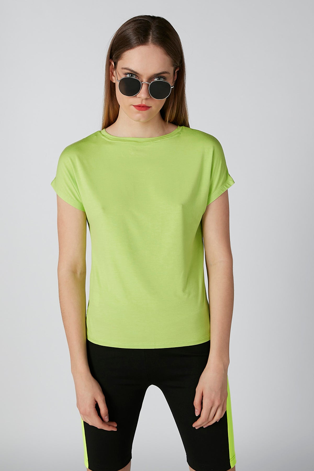 Plain T-shirt with Round Neck and Extended Sleeves