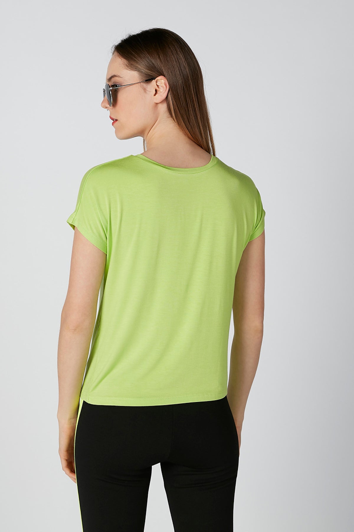 Plain T-shirt with Round Neck and Extended Sleeves