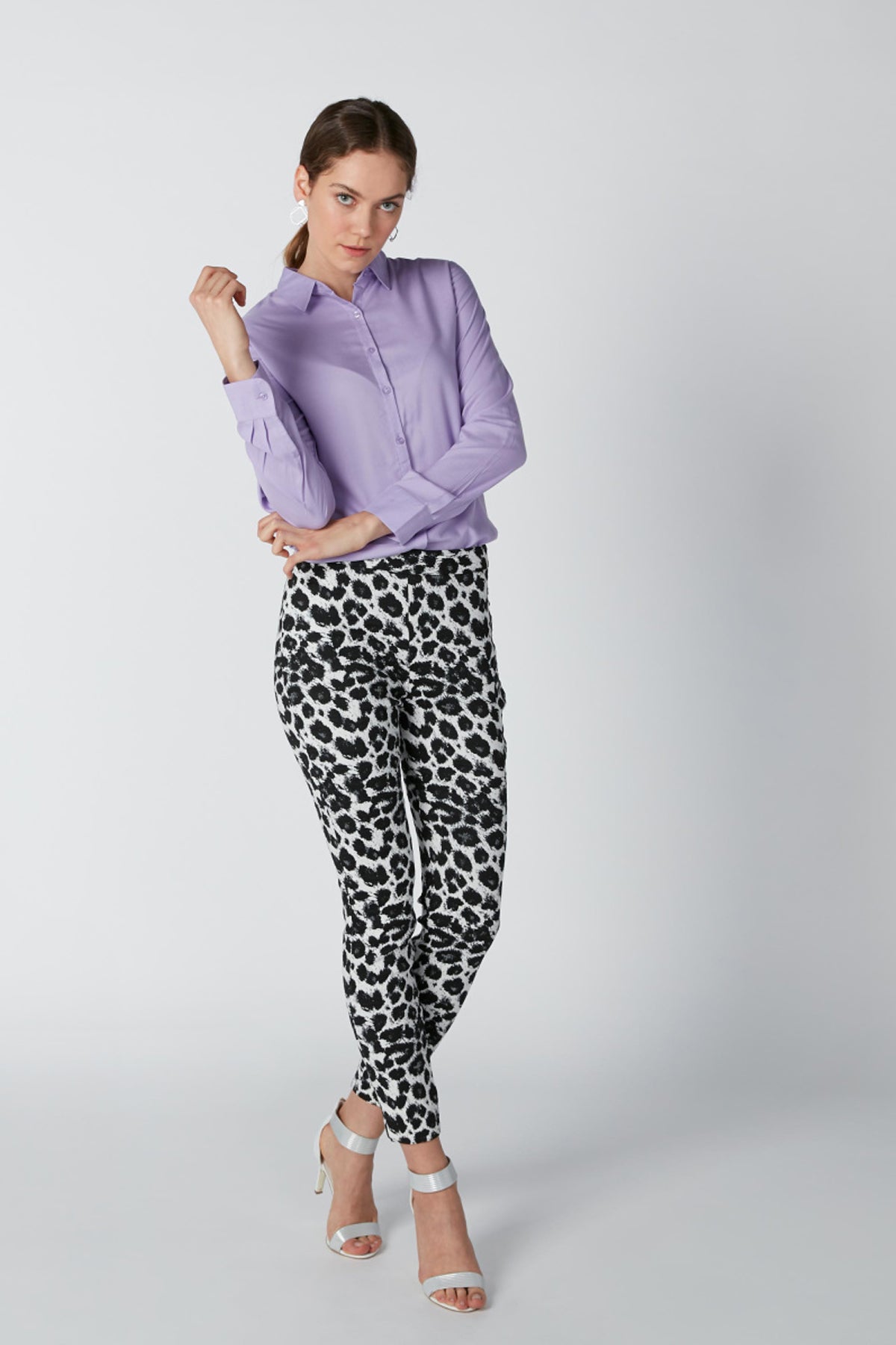 Long Sleeves Shirt in Regular Fit with Complete Placket