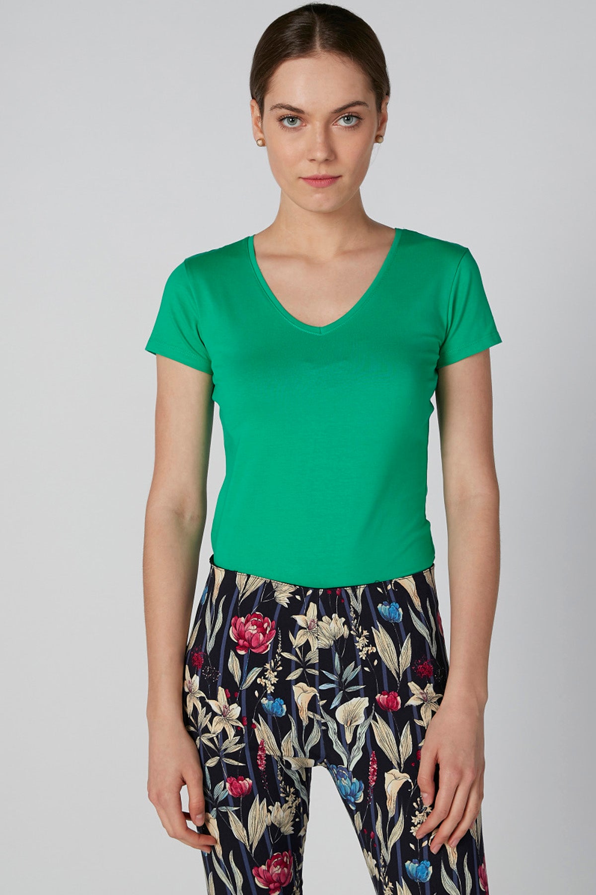 Plain T-shirt with V-neck and Short Sleeves