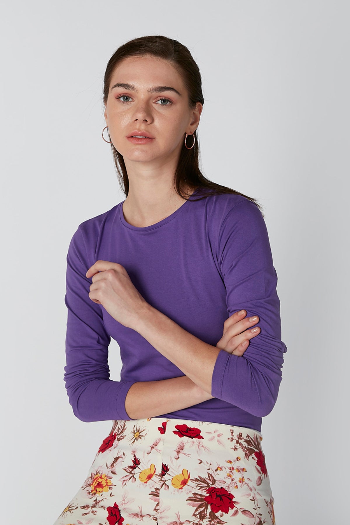 Basic T-Shirt with Long Sleeves and Round Neck