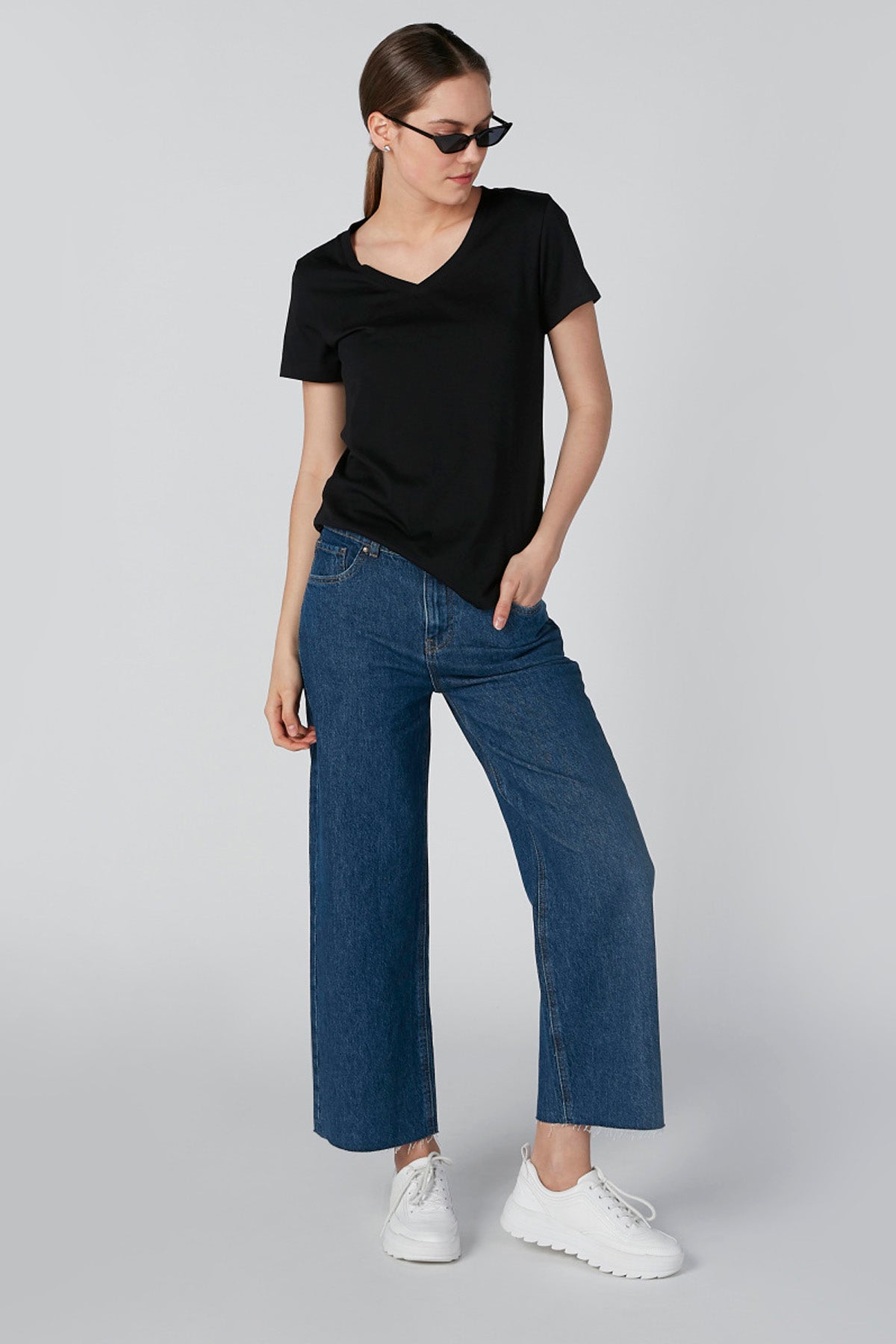 Solid T-shirt with V-neck and Short Sleeves
