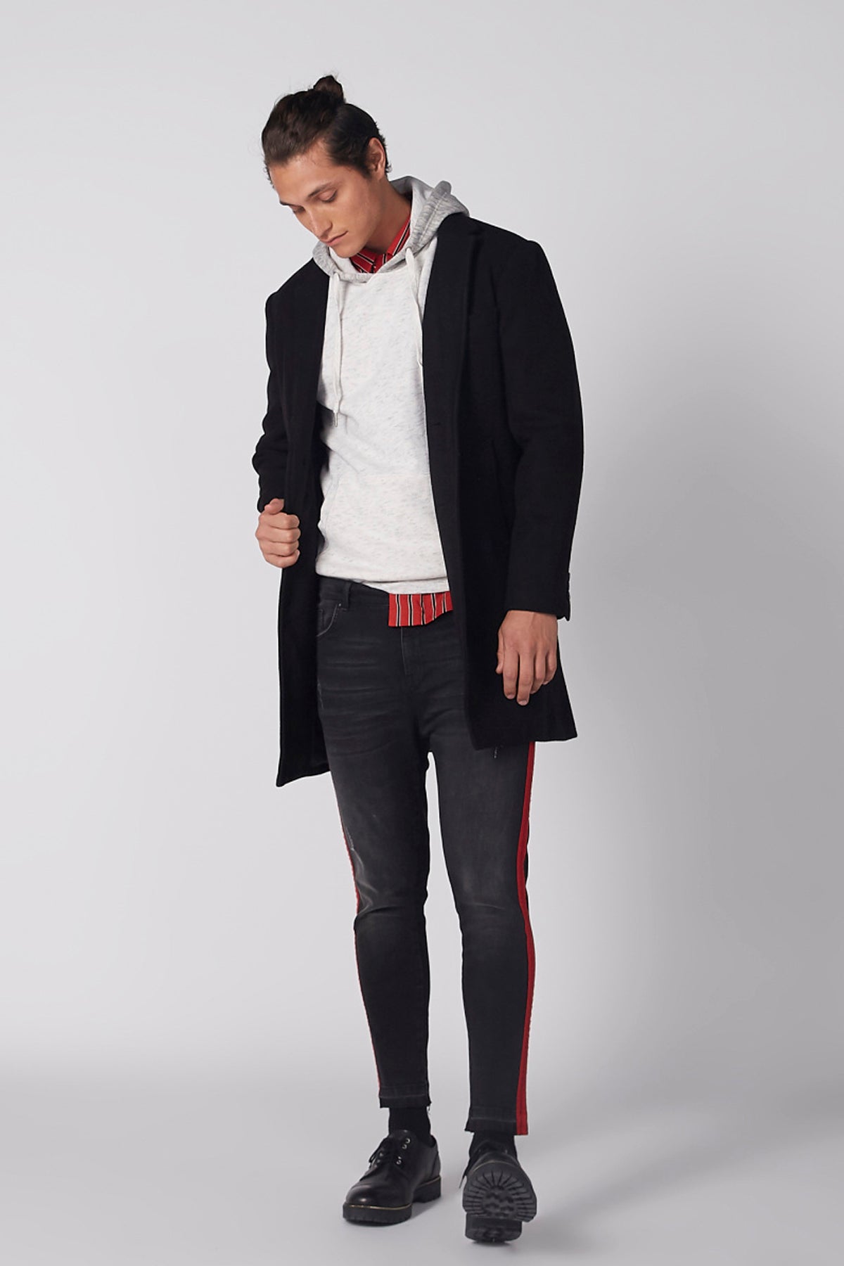 Long Sleeves Sweatshirt with Pocket Detail and Hood