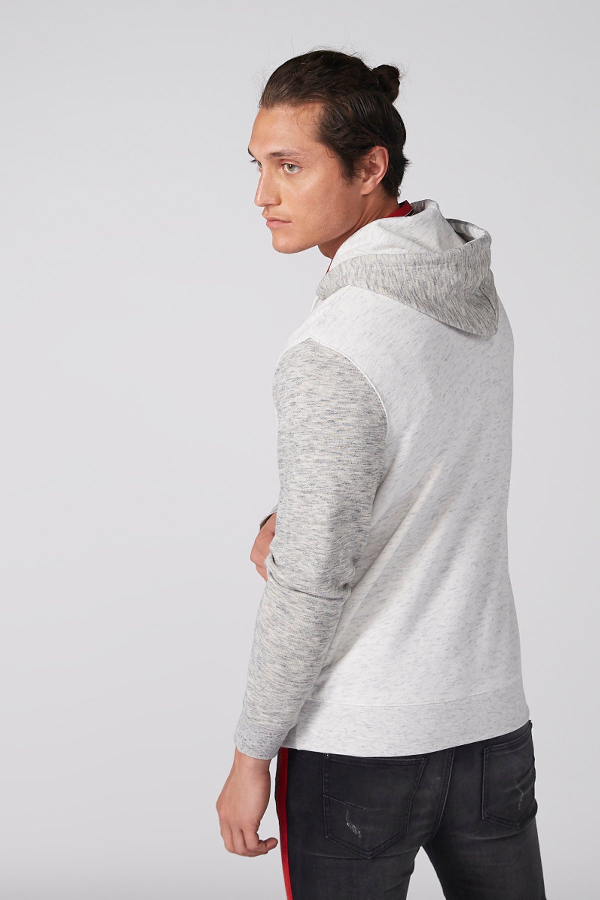 Long Sleeves Sweatshirt with Pocket Detail and Hood