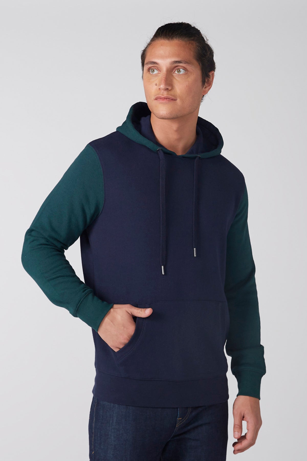 Long Sleeves Sweatshirt with Pocket Detail and Hood