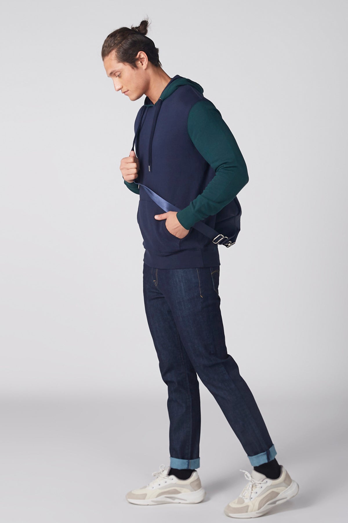 Long Sleeves Sweatshirt with Pocket Detail and Hood