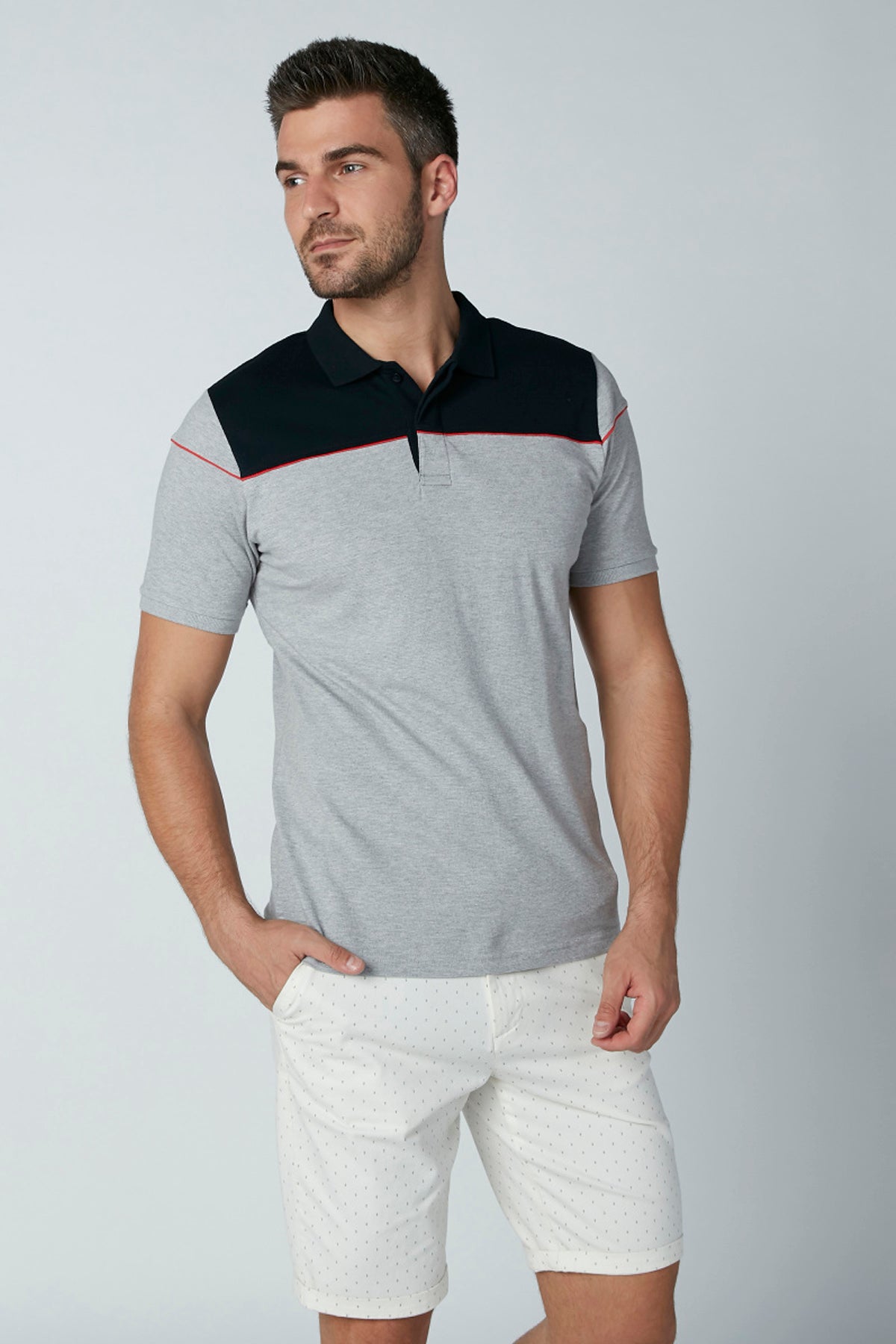 Piping Detail T-shirt with Short Sleeves and Polo Neck