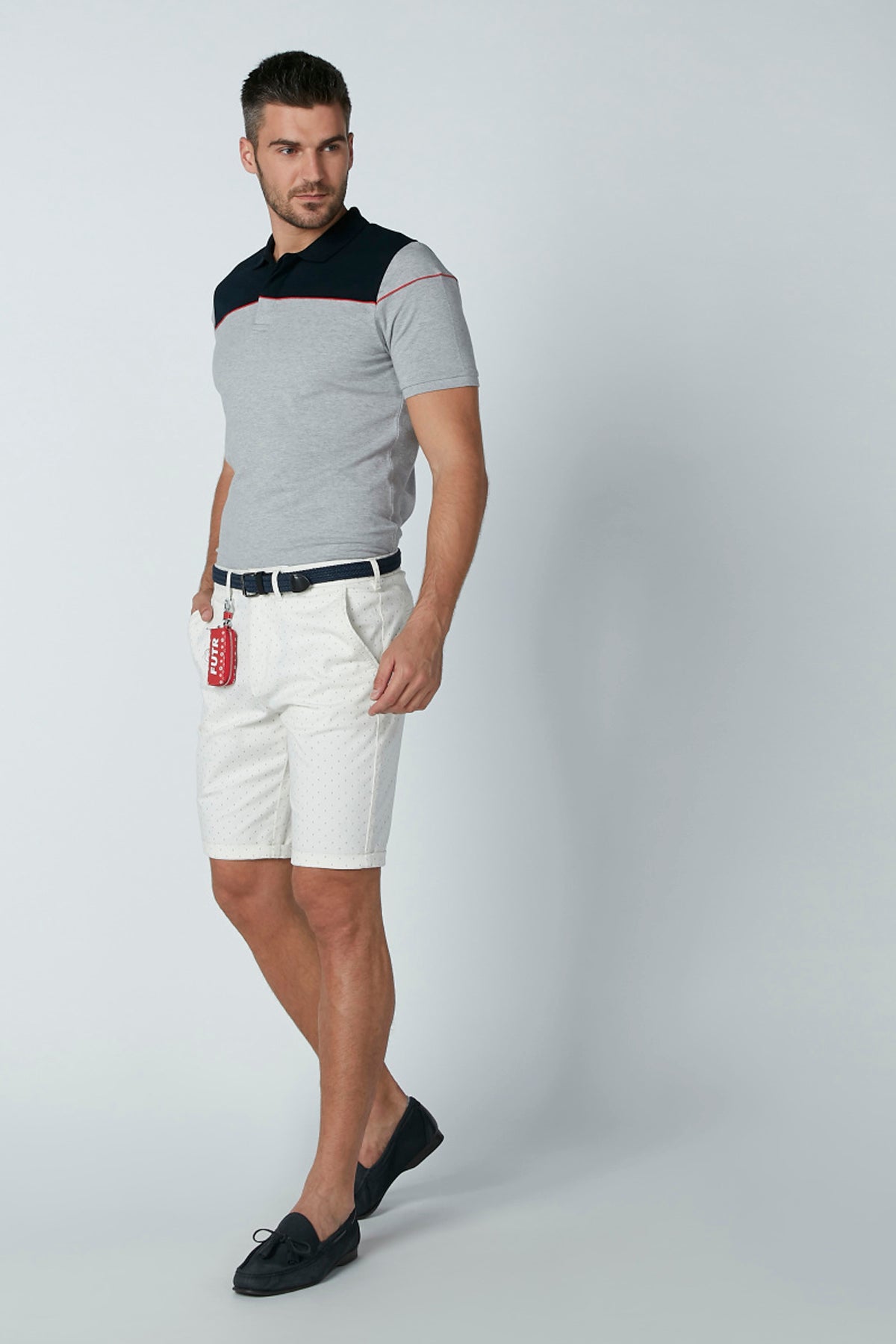 Piping Detail T-shirt with Short Sleeves and Polo Neck