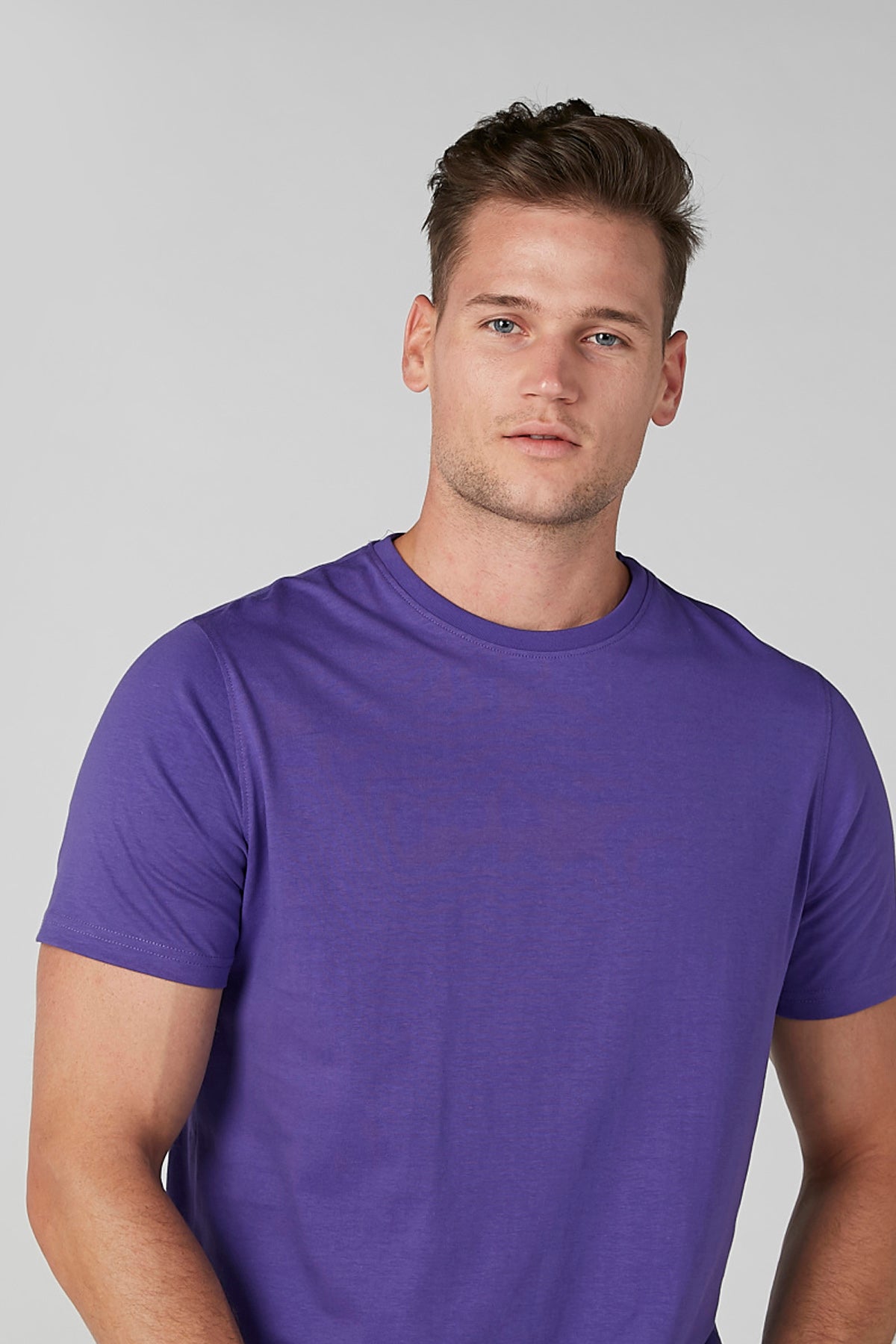Plain T-shirt with Round Neck and Short Sleeves