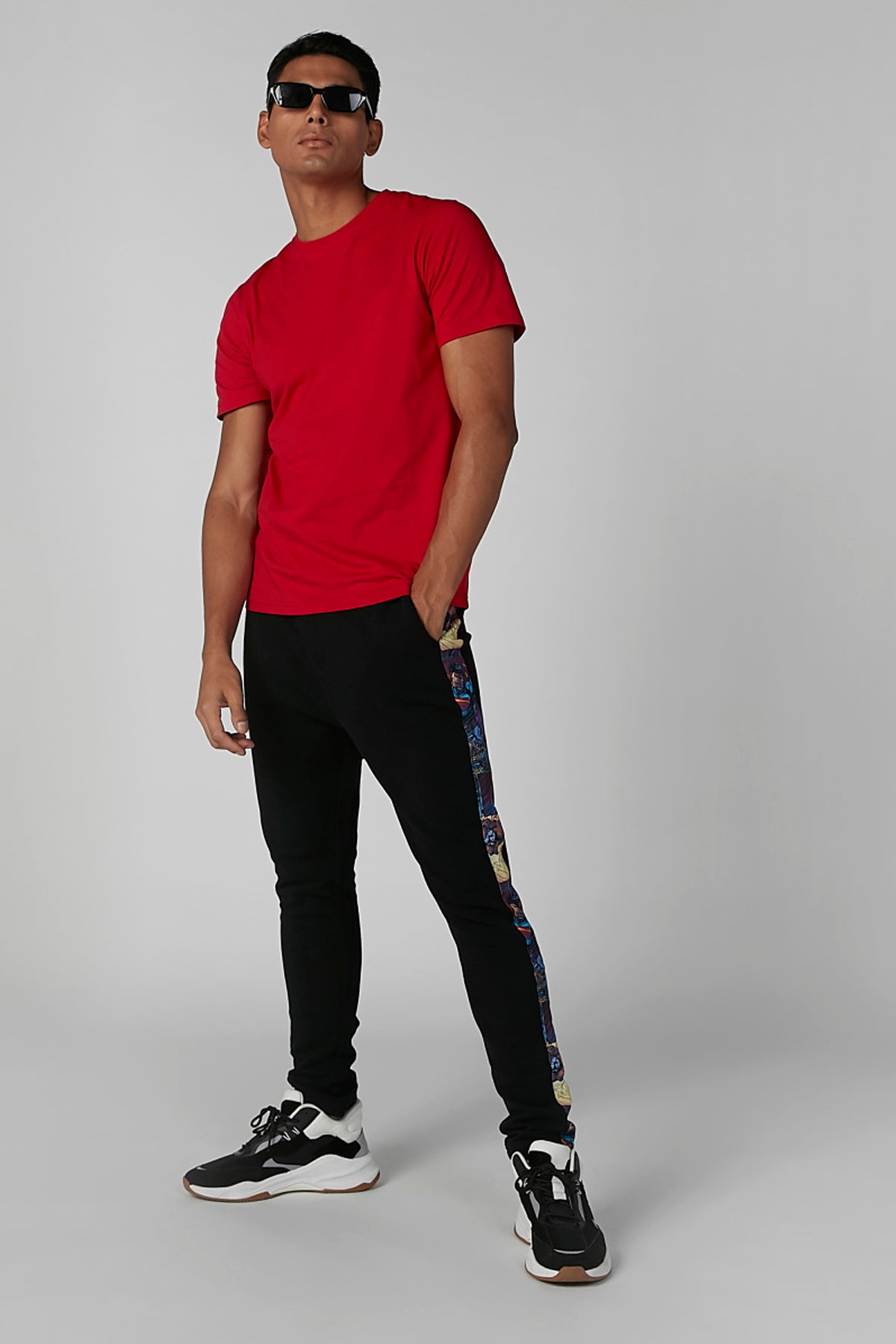 Plain T-shirt with Round Neck and Short Sleeves