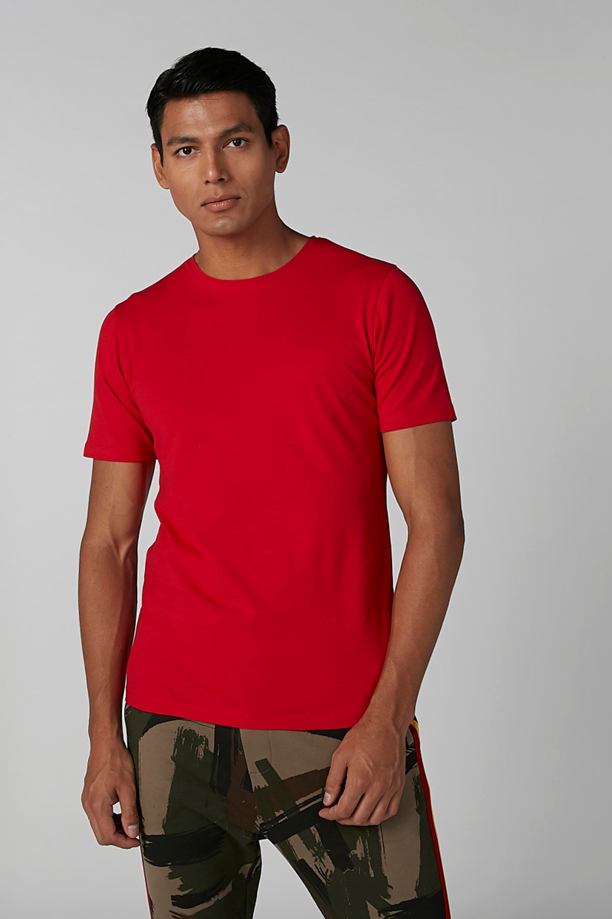 Plain T-shirt with Round Neck and Short Sleeves