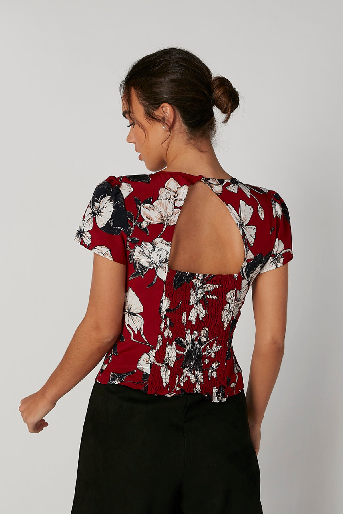 Slim Fit Printed Crop Top with Short Sleeves and Tie Ups