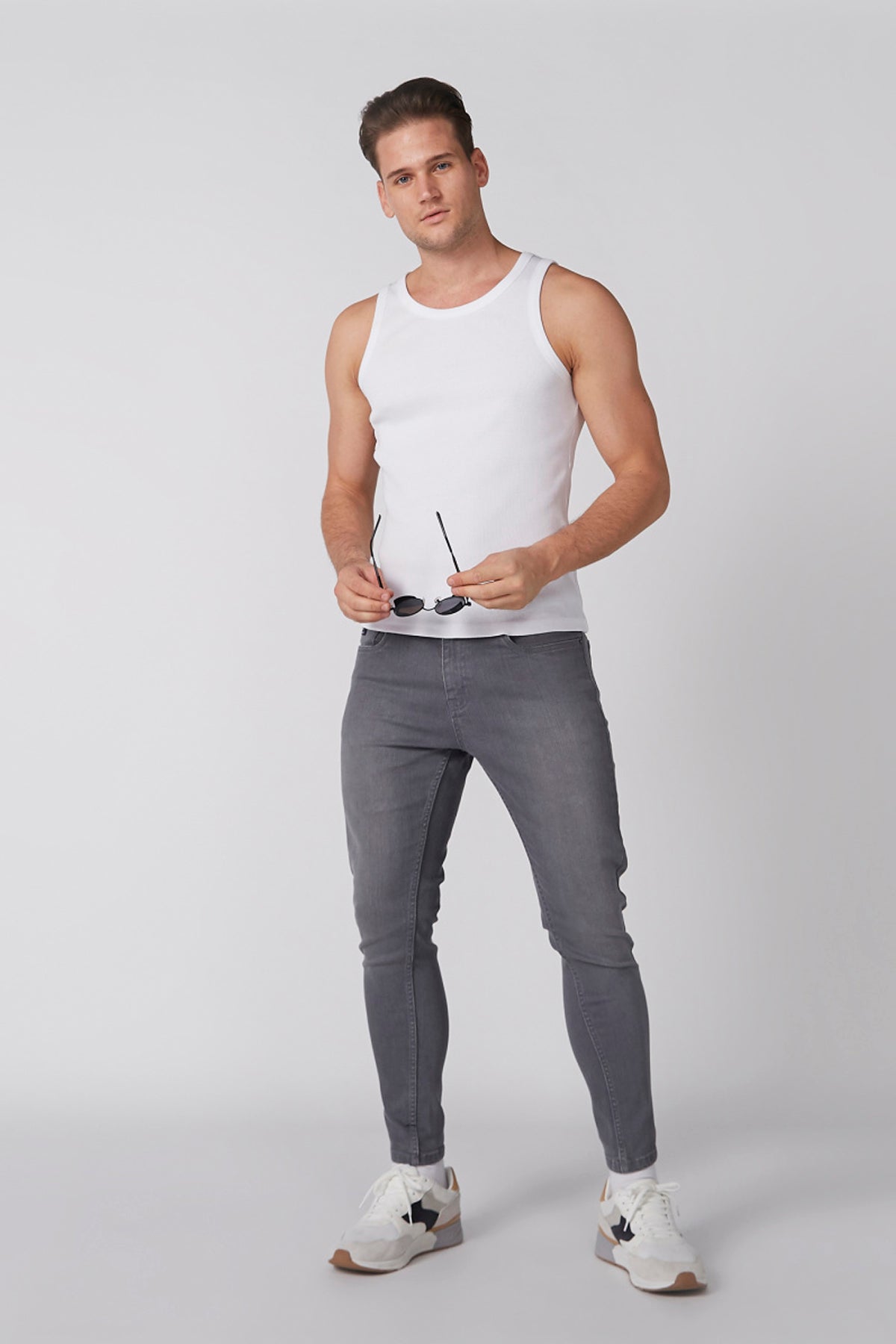 Textured Sleeveless Vest with Round Neck