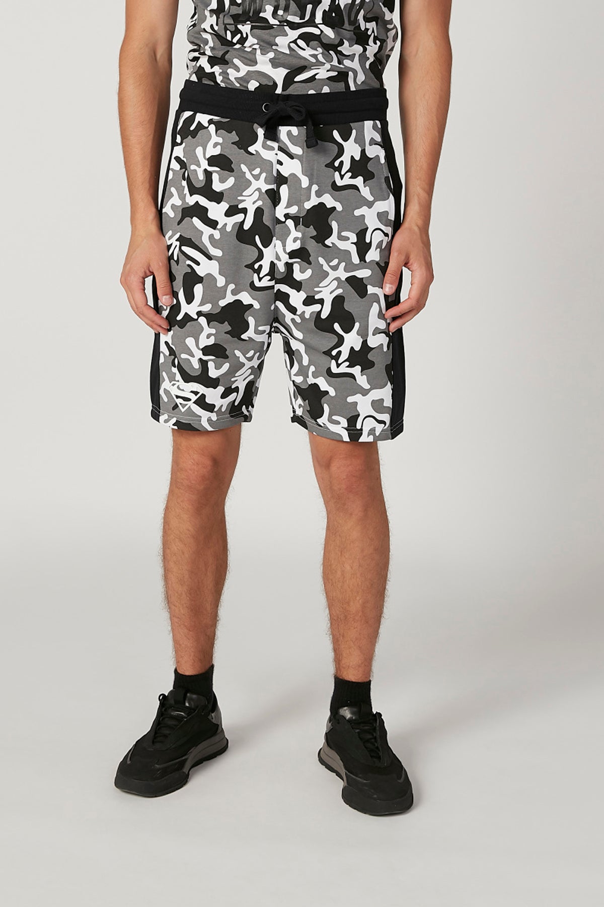 Slim Fit Camouflage Printed Mid Waist Shorts