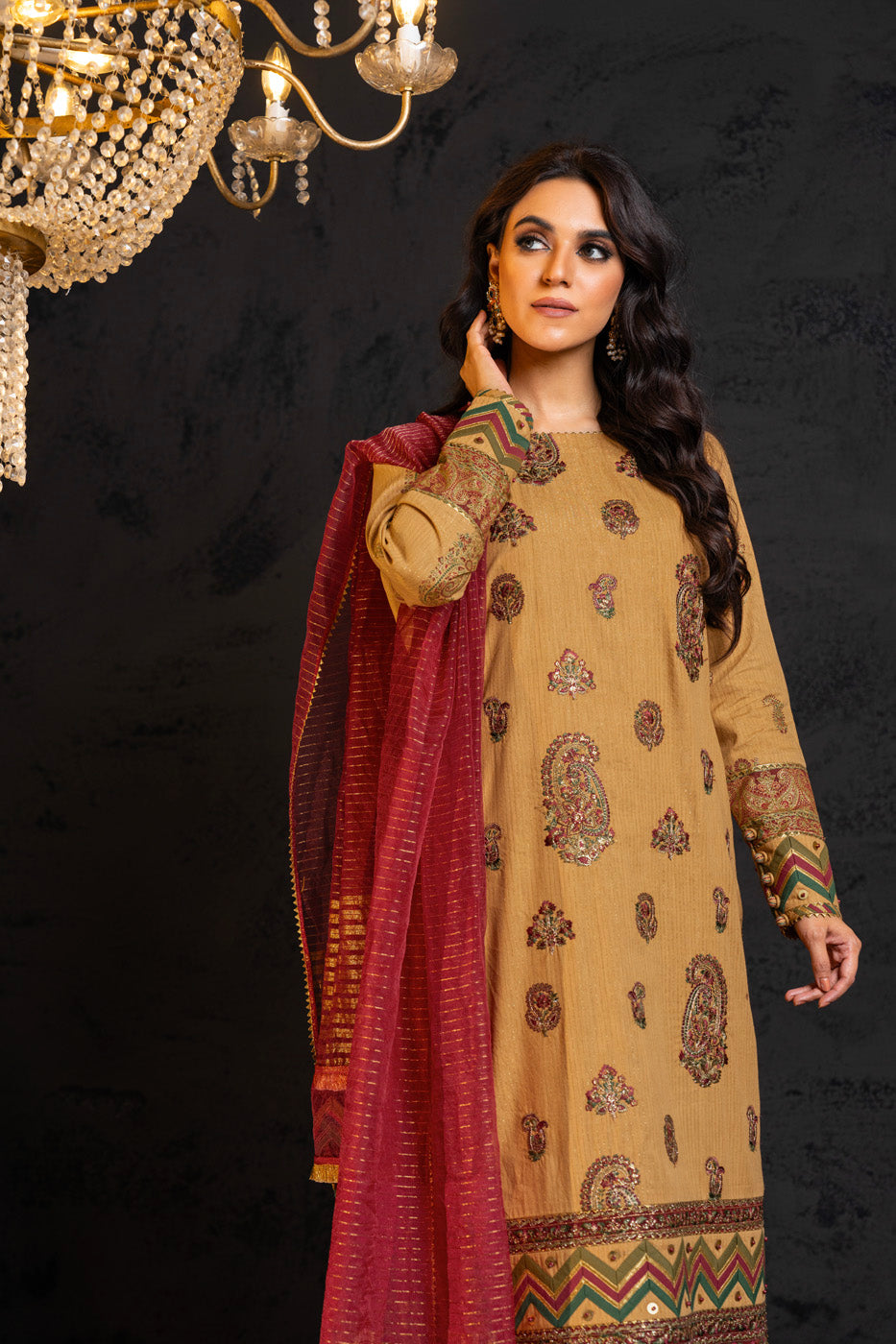 3 Pc Embroidered Zari Lawn Suit With Fancy Dupatta