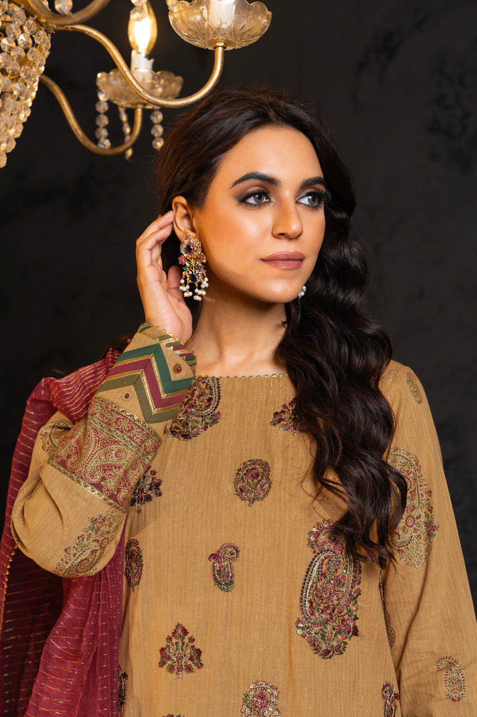 3 Pc Embroidered Zari Lawn Suit With Fancy Dupatta