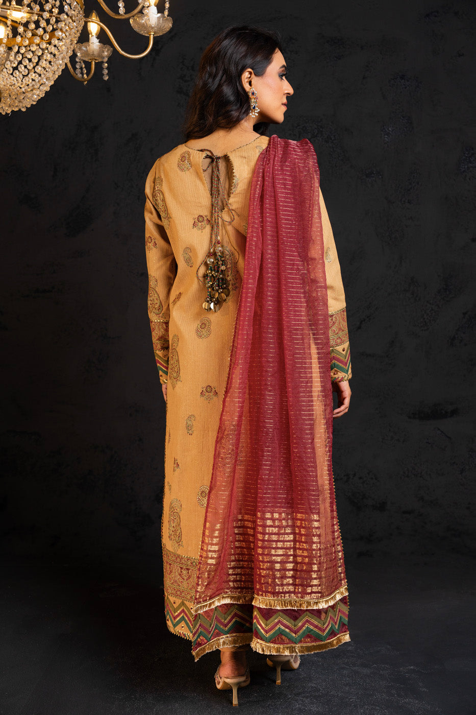 3 Pc Embroidered Zari Lawn Suit With Fancy Dupatta