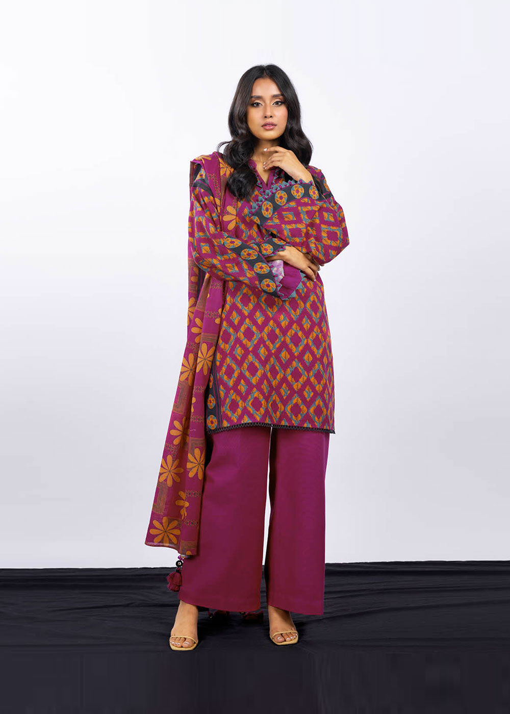 3 Pc Printed Khaddar Suit With Khaddar Dupatta