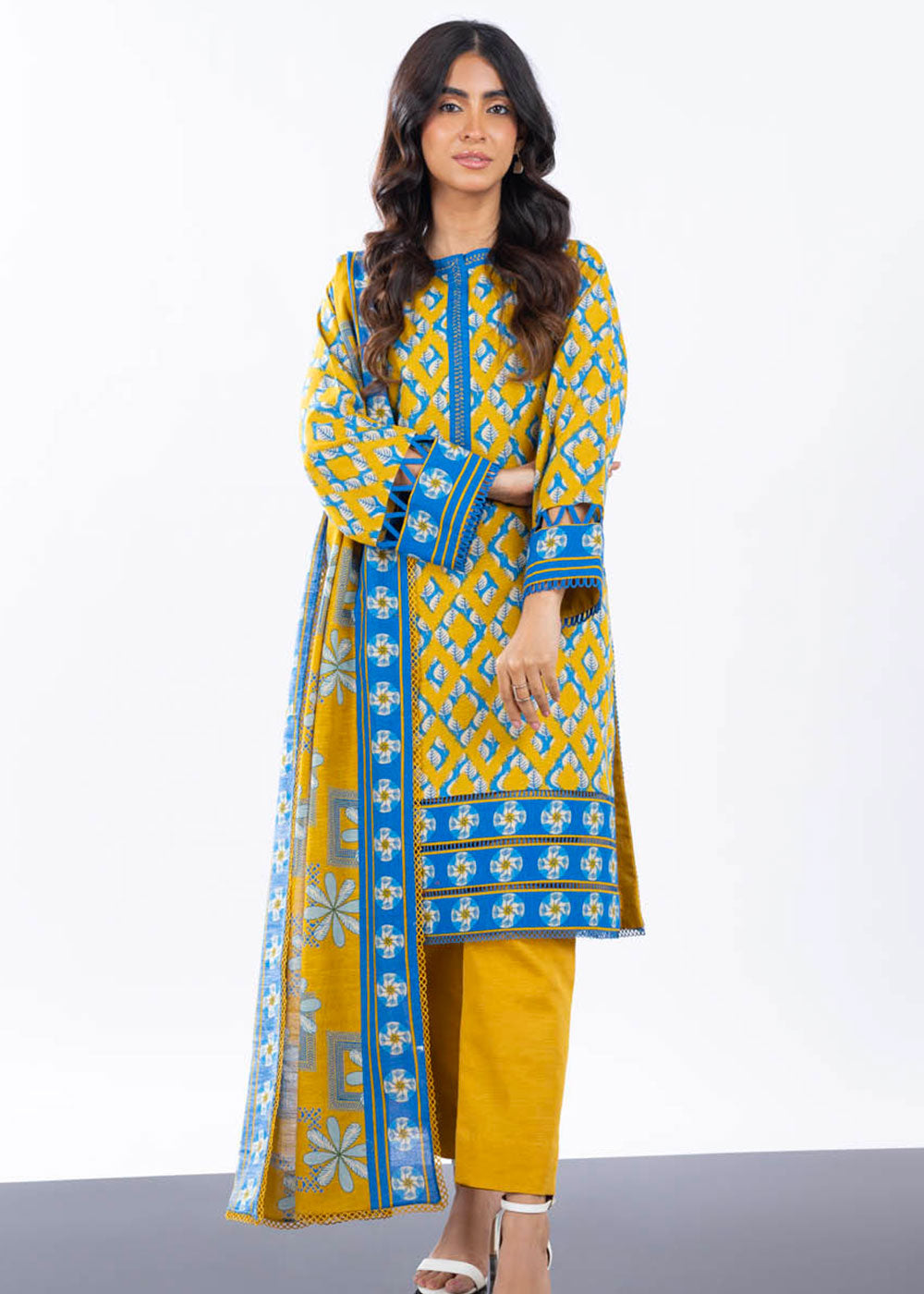 3 Pc Printed Khaddar Suit With Khaddar Dupatta