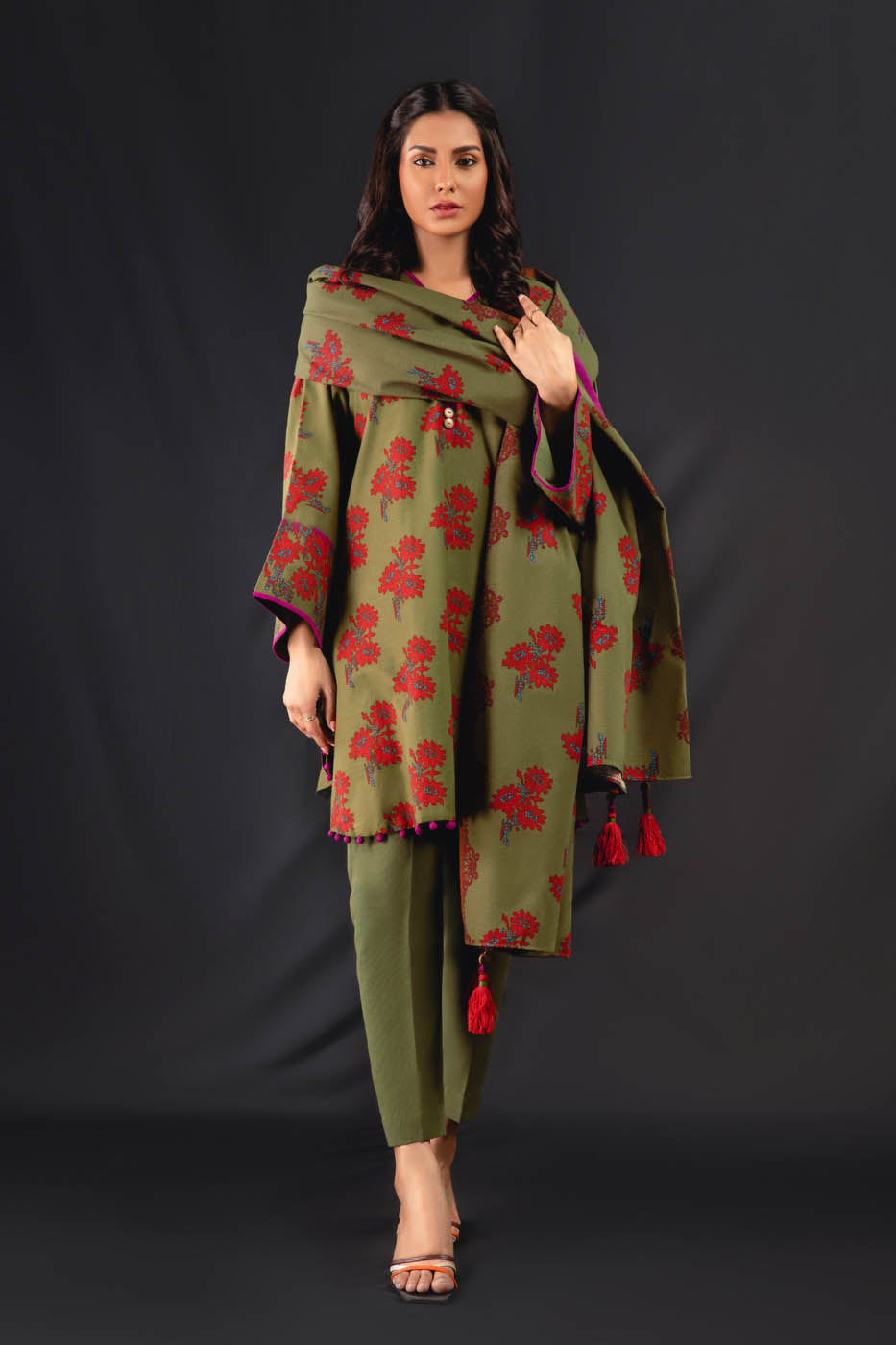 3 Pc Printed Khaddar Suit With Khaddar Dupatta