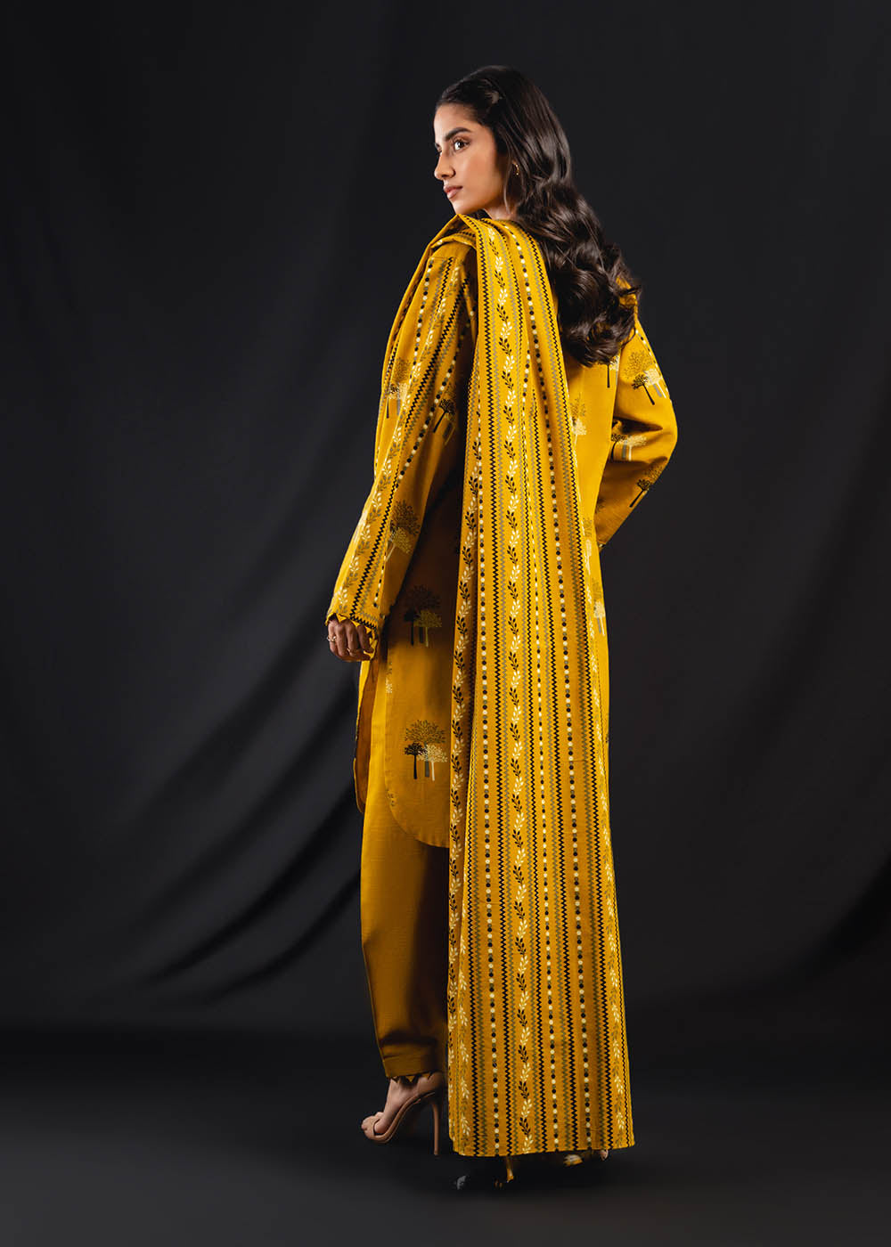 3 Pc Printed Khaddar Suit With Khaddar Dupatta