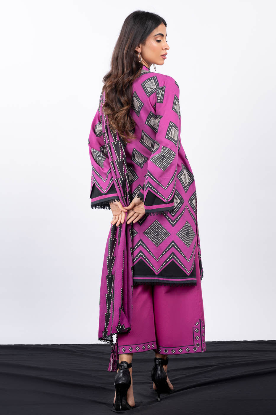 3 Pc Printed Khaddar Suit With Pashmina Shawl