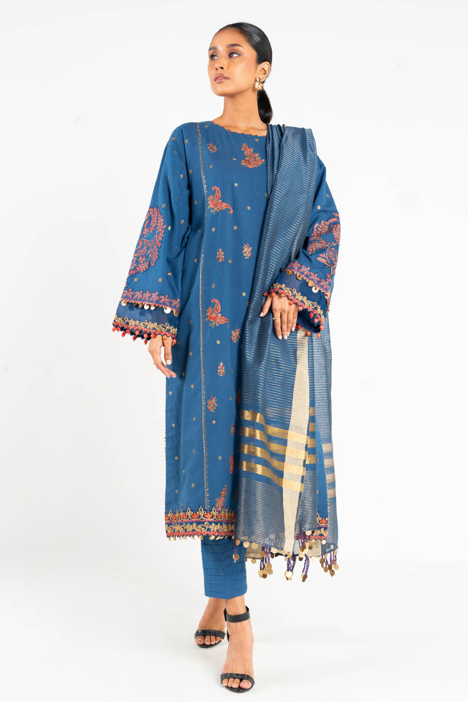 3 Pc Embroidered Khaddar Suit With Yarn Dyed Dupatta