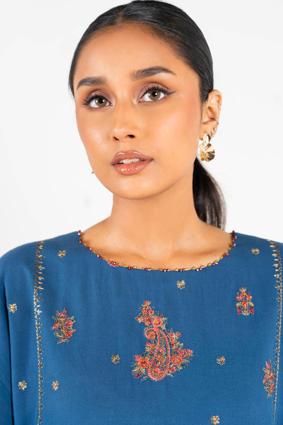 3 Pc Embroidered Khaddar Suit With Yarn Dyed Dupatta