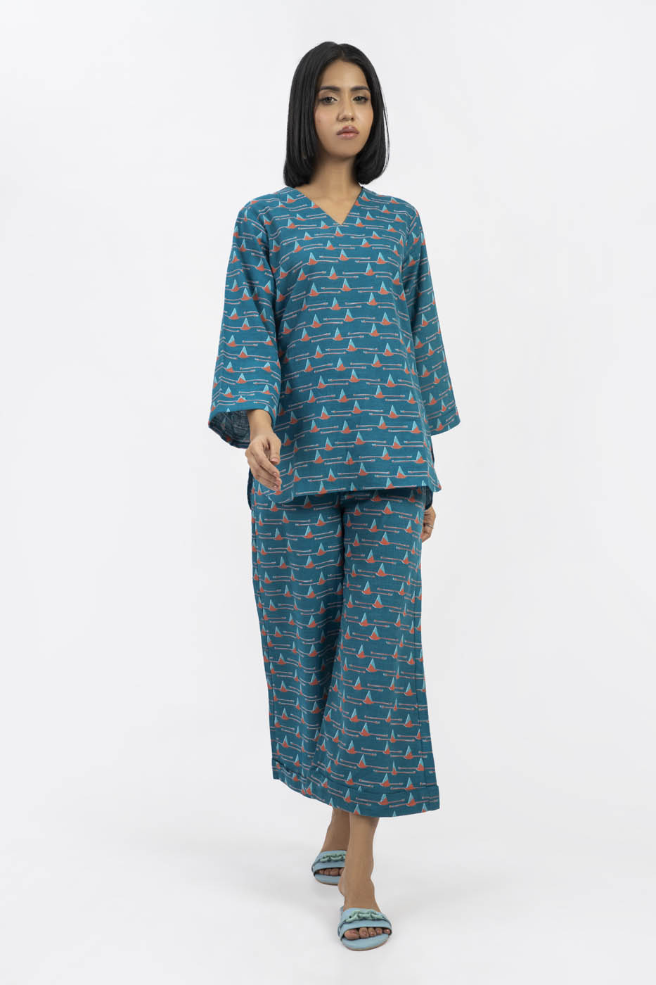 2 PC Printed Khaddar Outfit