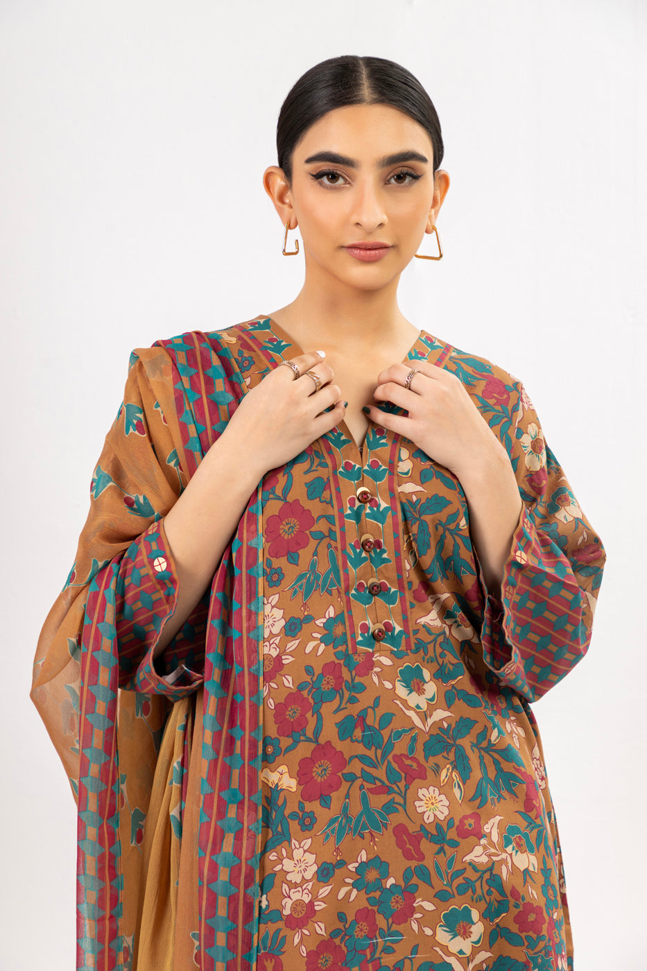 3 Pc Printed Cambric Suit With Chiffon Dupatta