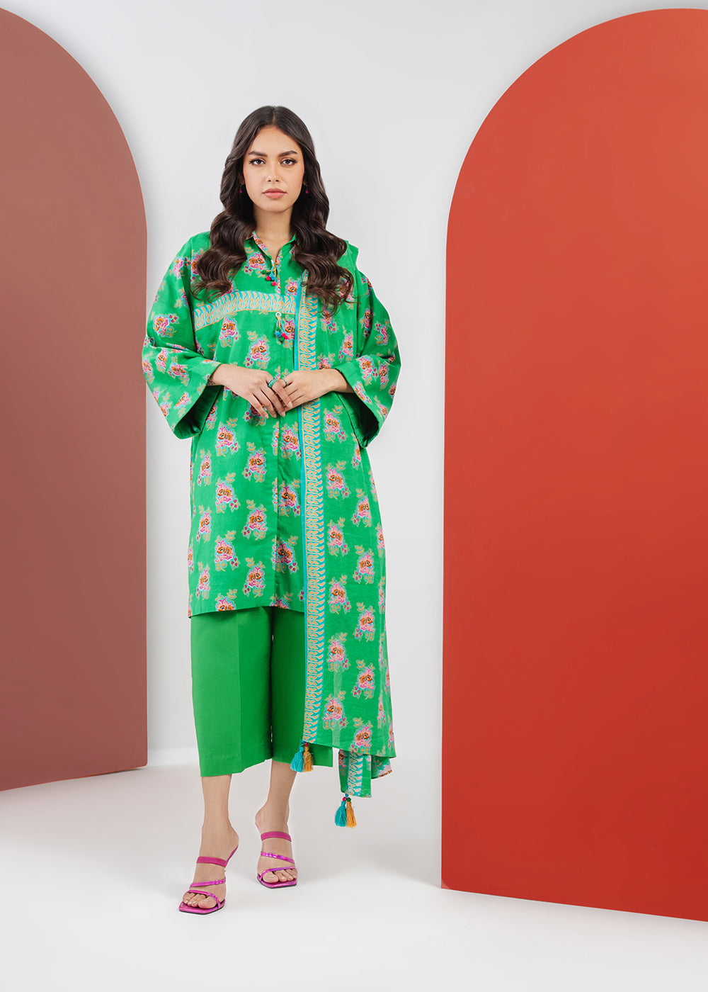 3 Pc Printed Cambric Suit With Doria Dupatta