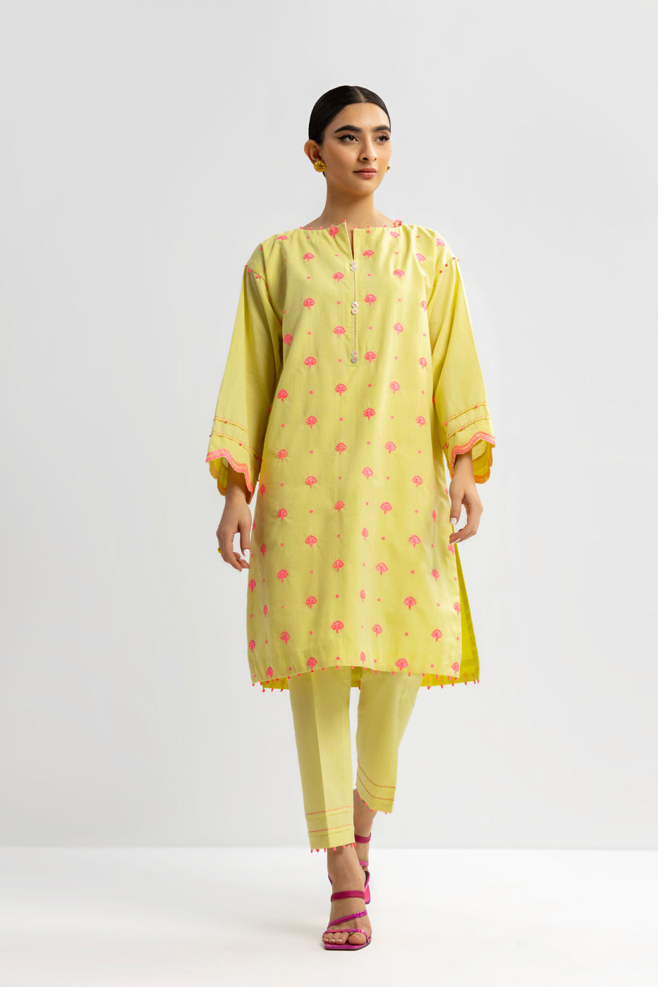 2 Pc Embroidered Chambre Suit With Chambre Trouser